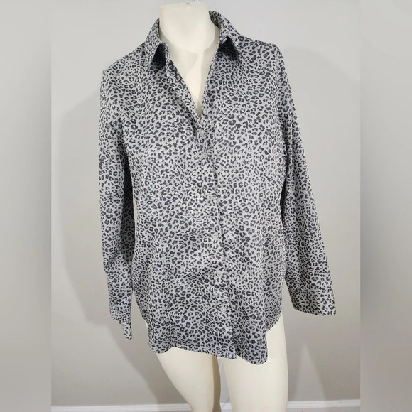 Chicos Non-Iron Cool max all season Cheetah/Leopard print Button Up -Sz. 1 (Med) - Picture 3 of 9